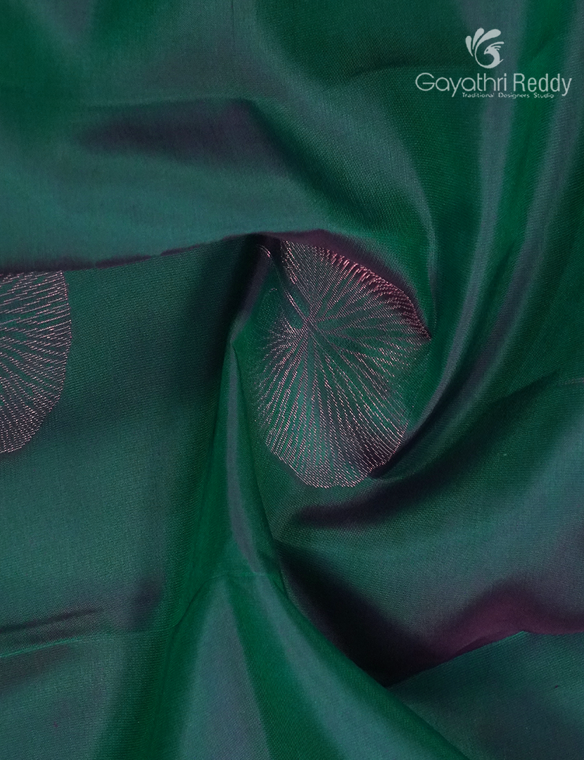 Pure Kanchipuram Silk  Saree in Rama Green ( Butta Style )