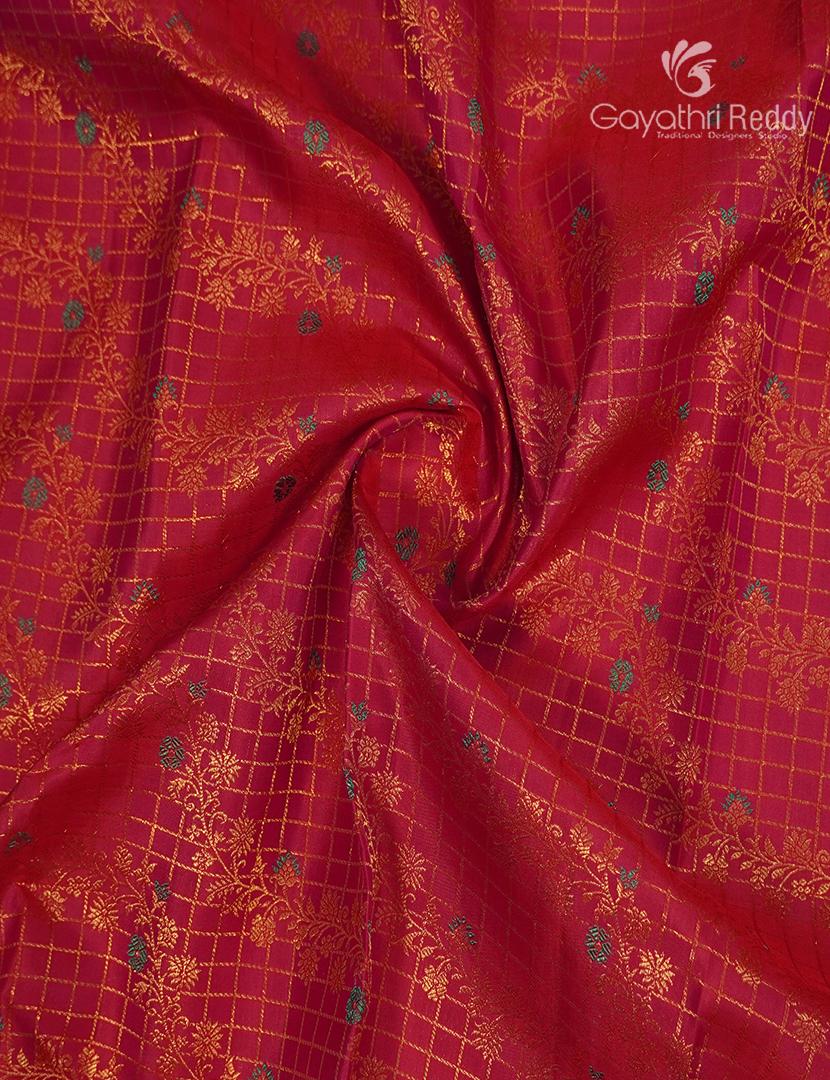 Pure  Kanchipuram Silk Saree in Rani Pink ( Butta Pattern )
