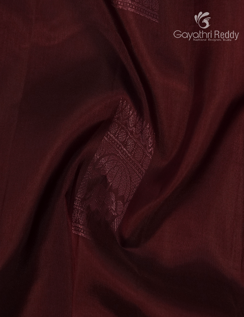 Pure Kanchipuram Silk Saree in Maroon ( Small Borders )