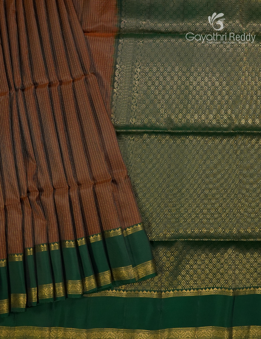 Pure  Kanchipuram Light Weight Silk Saree in Deep Mustard and Bottle Green