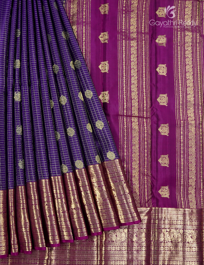 Pure Kanchipuram Vintage Saree in Deep Violet and Deep Magenta