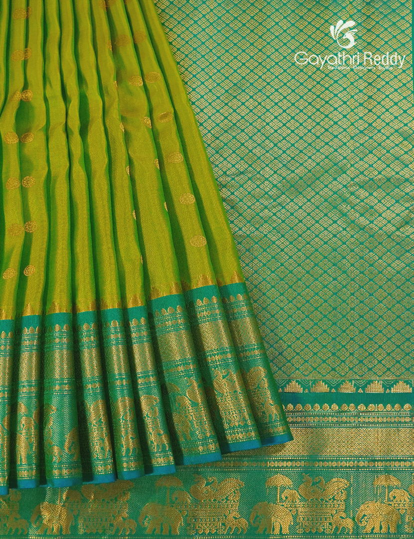 Pure Gadwal Silk Saree in Leaf Green and Deep Rama Green