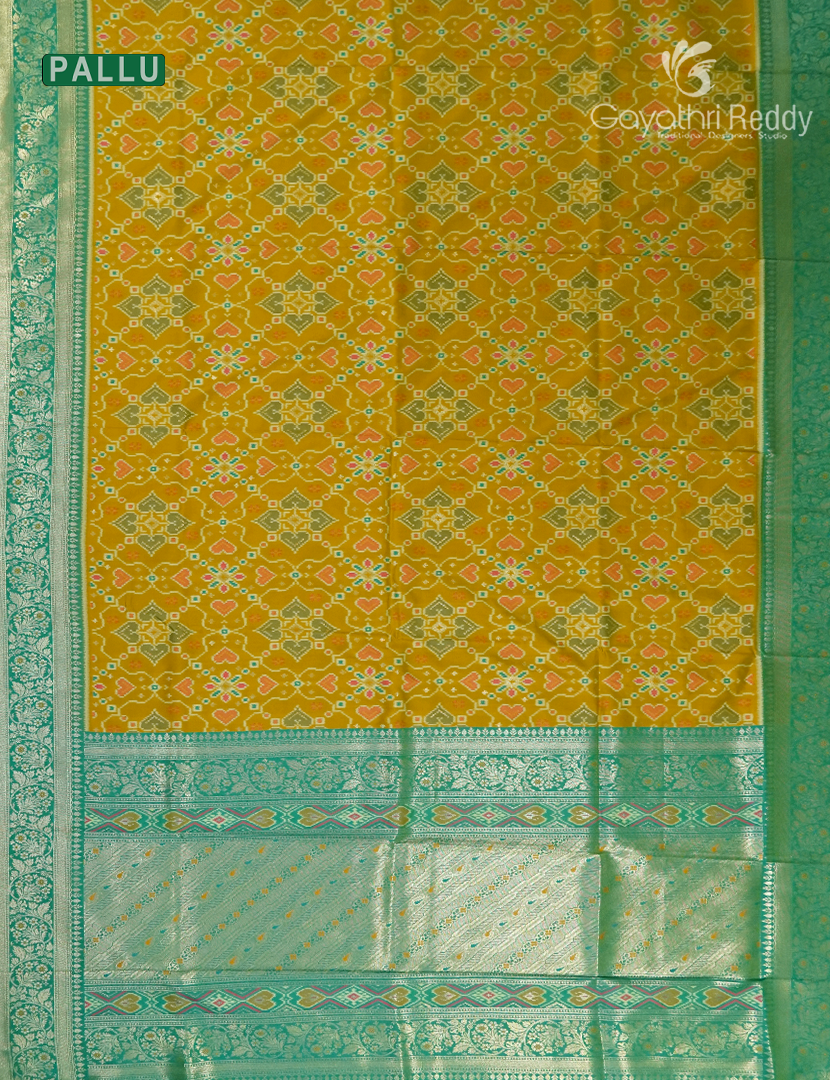 Semi Kanchipuram Art Silk Saree in Dry Mehendi and Leaf Green