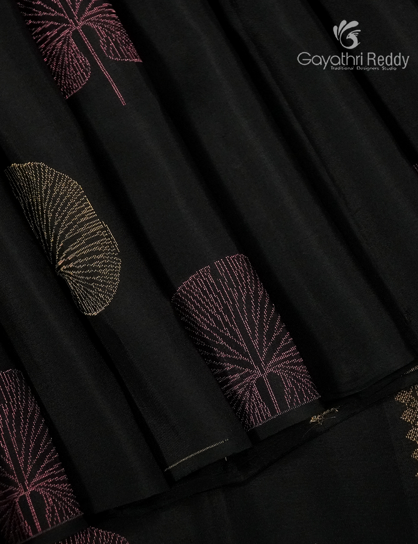 Pure Kanchipuram Silk  Saree in Black ( Butta Style )