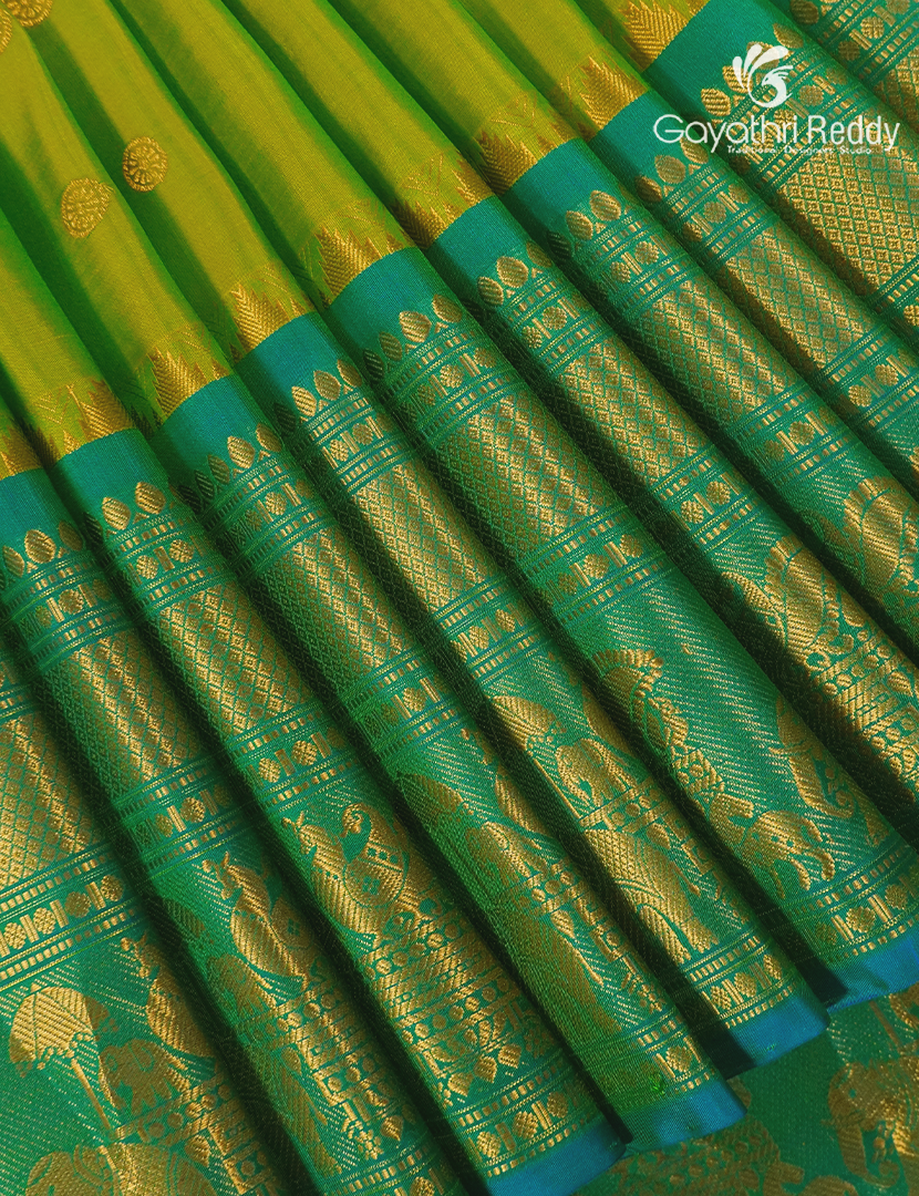 Pure Gadwal Silk Saree in Leaf Green and Deep Rama Green