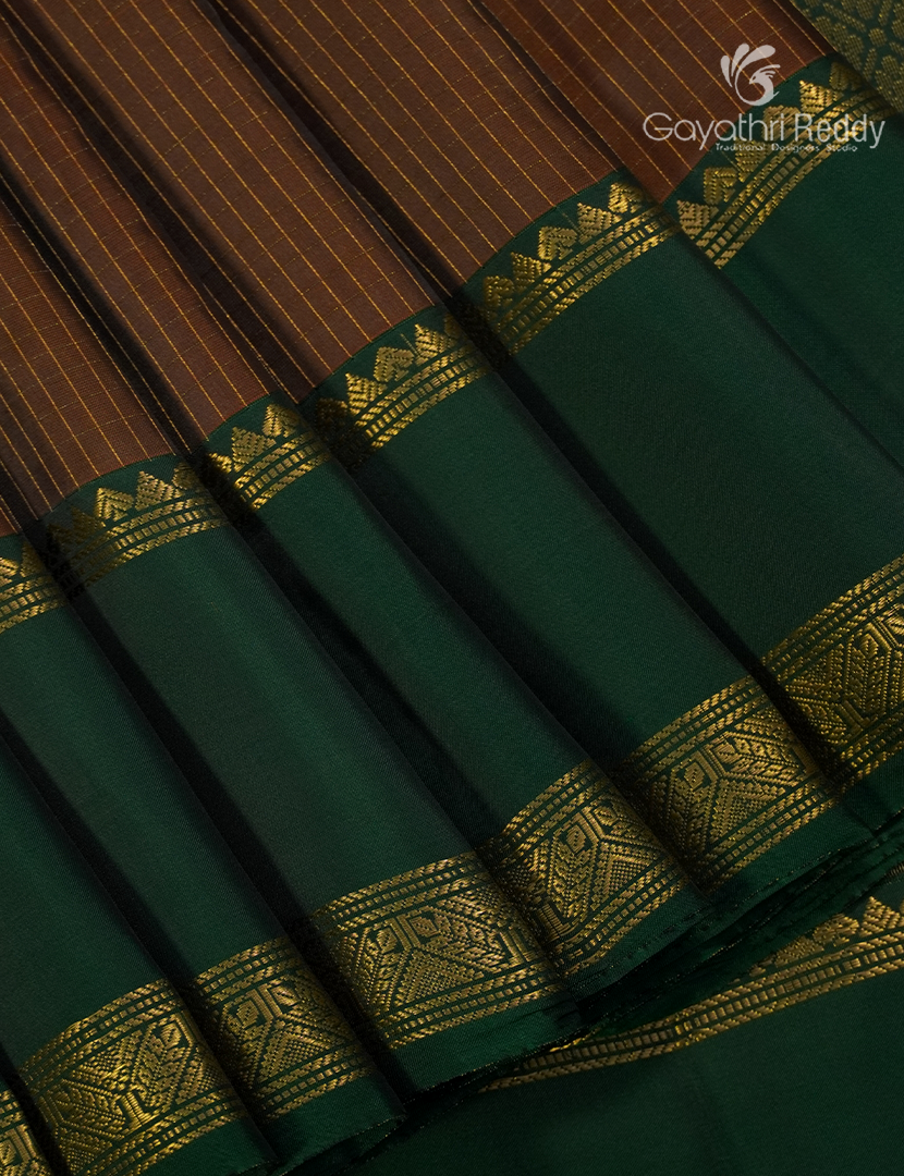 Pure  Kanchipuram Light Weight Silk Saree in Deep Mustard and Bottle Green