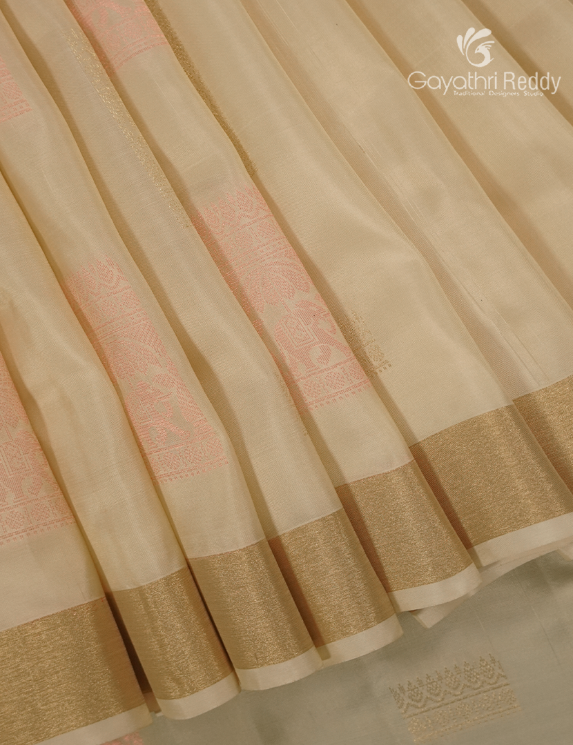 Pure Kanchipuram Silk Saree in Cream and Pista Green ( Small Borders )