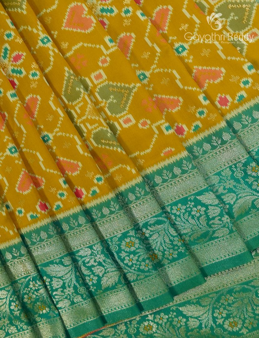 Semi Kanchipuram Art Silk Saree in Dry Mehendi and Leaf Green