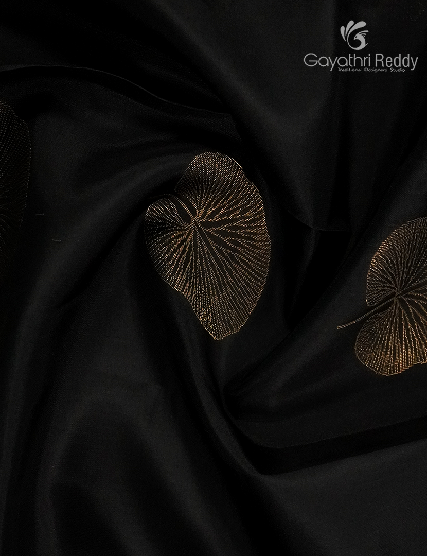 Pure Kanchipuram Silk  Saree in Black ( Butta Style )
