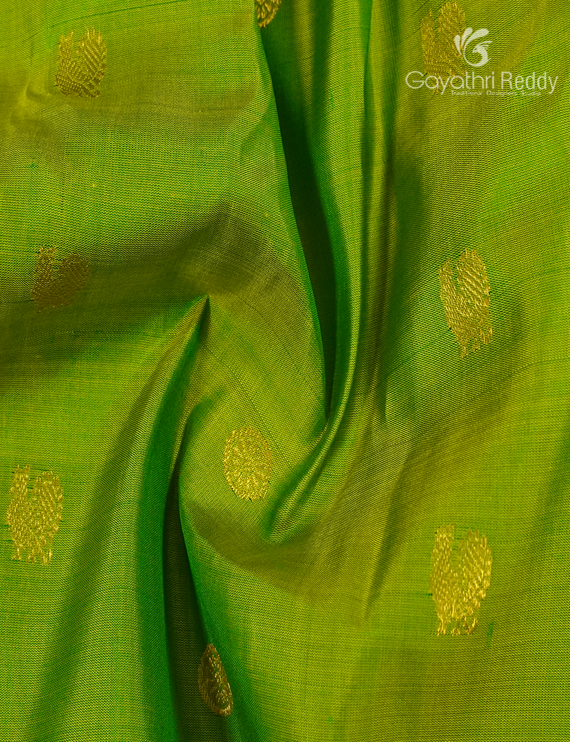 Pure Gadwal Silk Saree in Leaf Green and Deep Rama Green