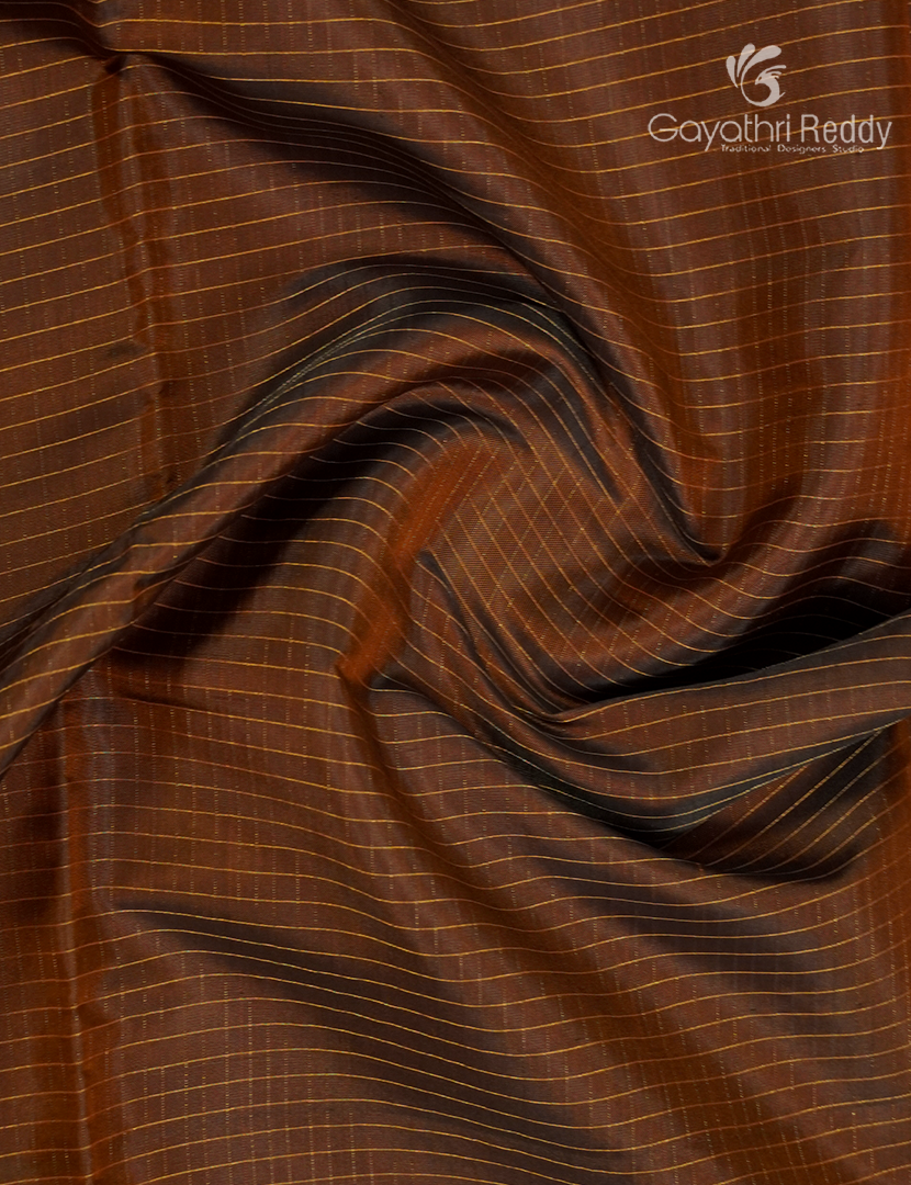 Pure  Kanchipuram Light Weight Silk Saree in Deep Mustard and Bottle Green