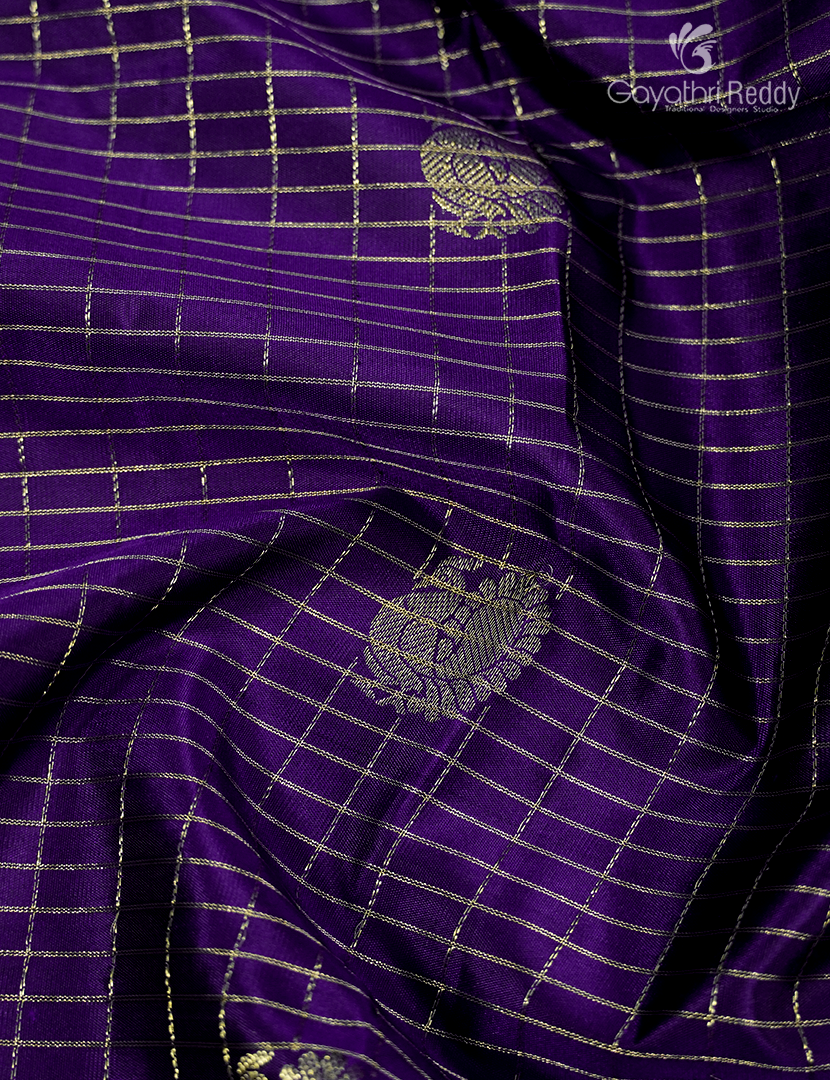 Pure Kanchipuram Vintage Saree in Deep Violet and Deep Magenta
