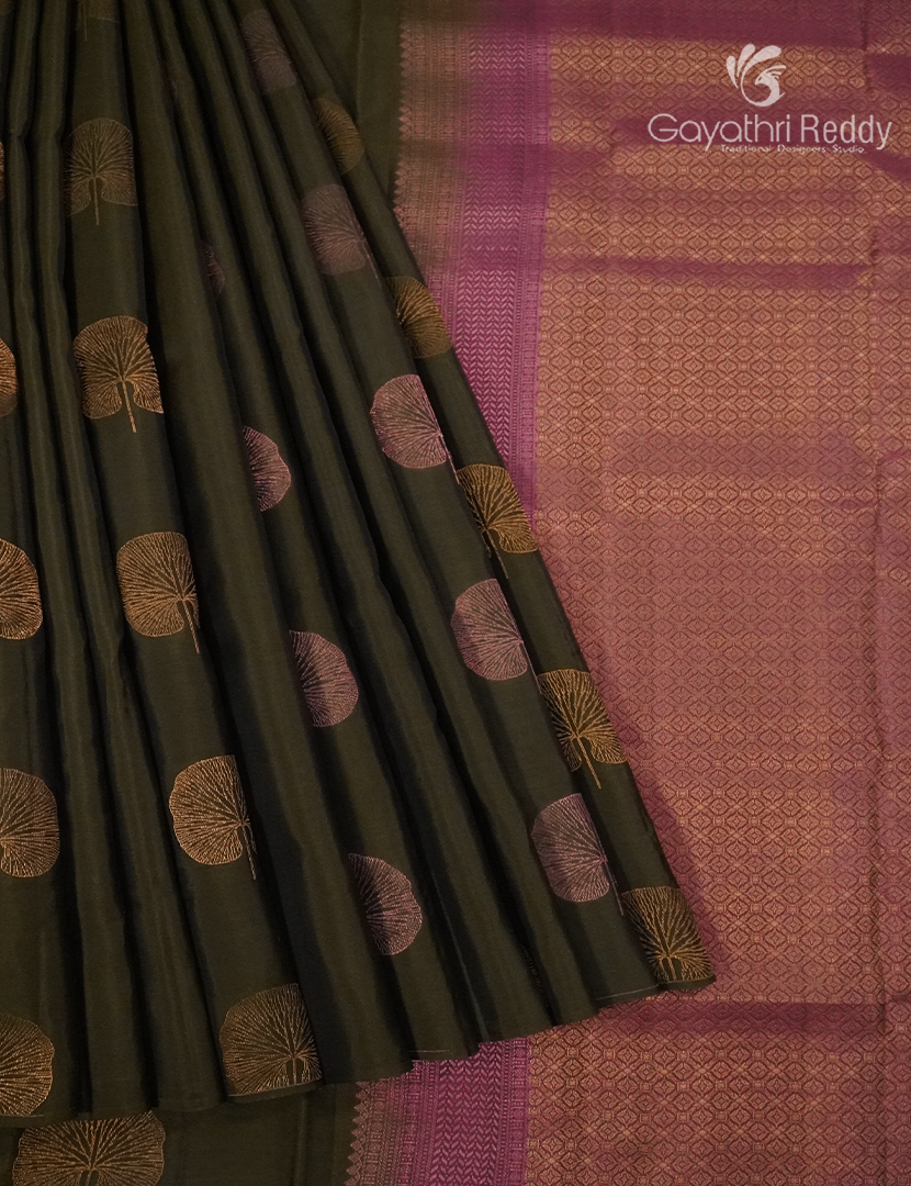 Pure Kanchipuram Silk  Saree in Deep Olive Green ( Butta Style )