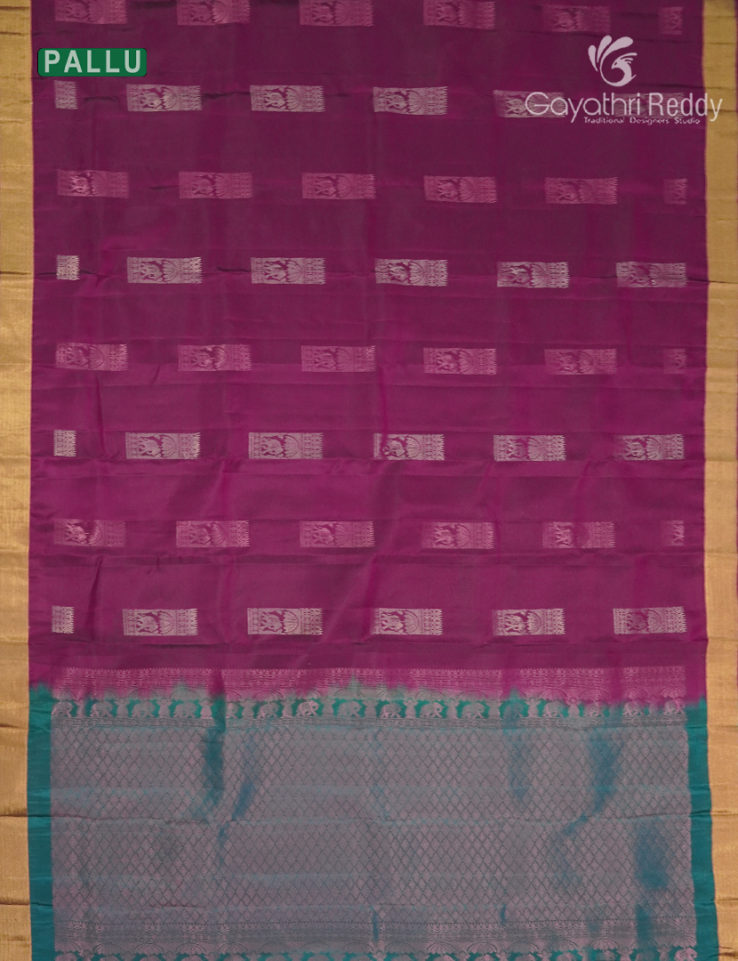Pure Kanchipuram Silk Saree in Deep Magenta and Rama Green ( Small Borders )