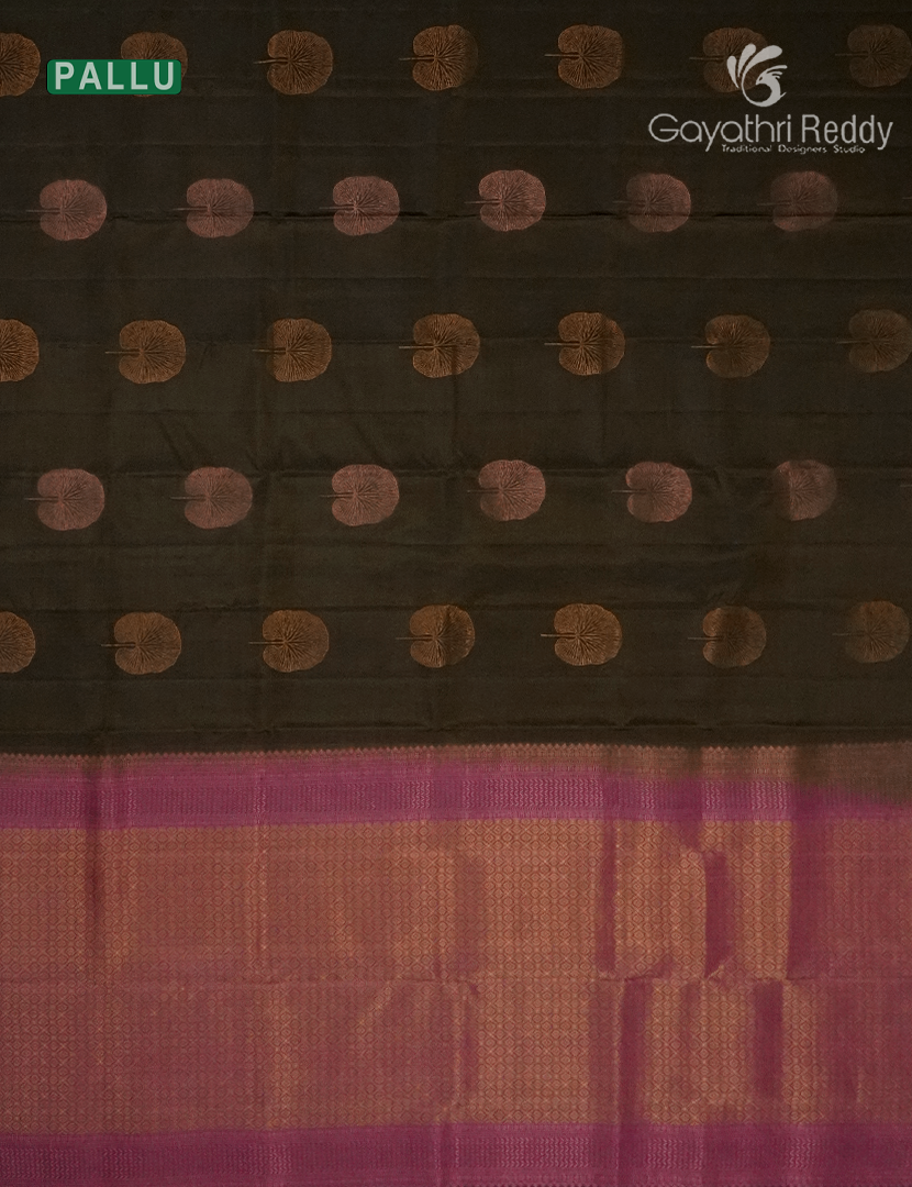 Pure Kanchipuram Silk  Saree in Deep Olive Green ( Butta Style )