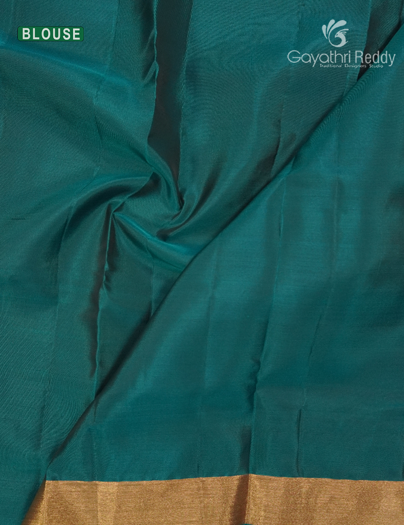 Pure Kanchipuram Silk Saree in Deep Magenta and Rama Green ( Small Borders )