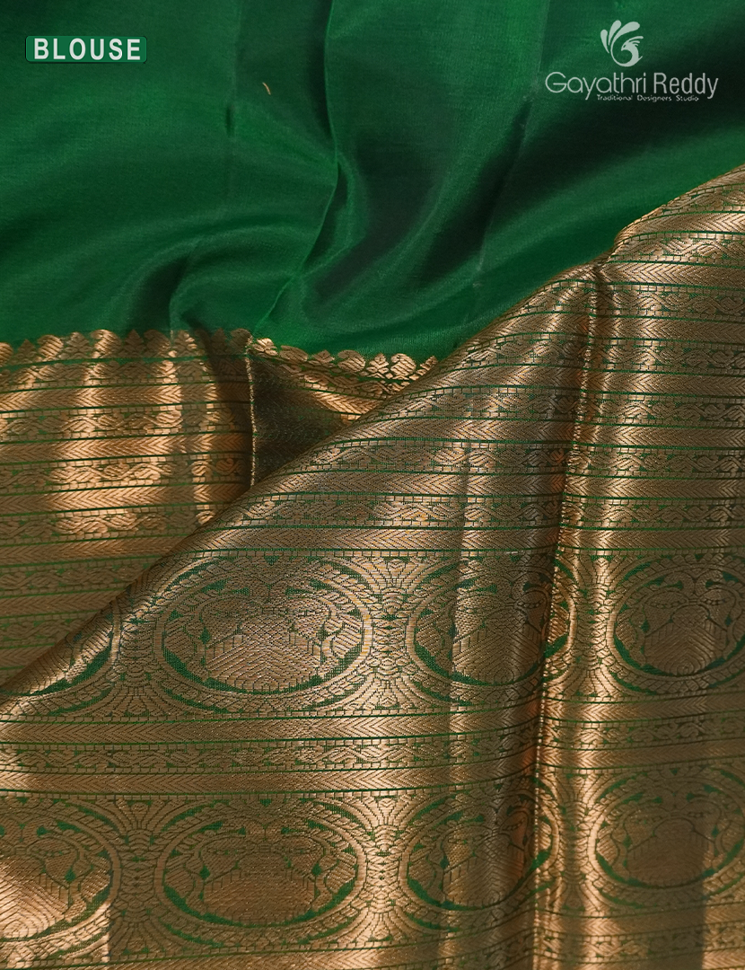 Pure Kanchipuram Silk Saree in Grey and Bottle Green