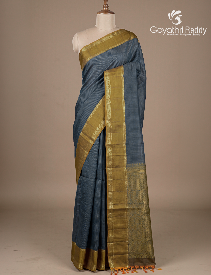 Pure  Kanchipuram Light Weight Silk Saree in Deep Navy Blue and Olive Green