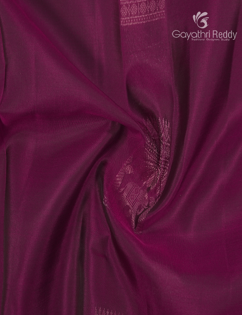 Pure Kanchipuram Silk Saree in Deep Magenta and Rama Green ( Small Borders )