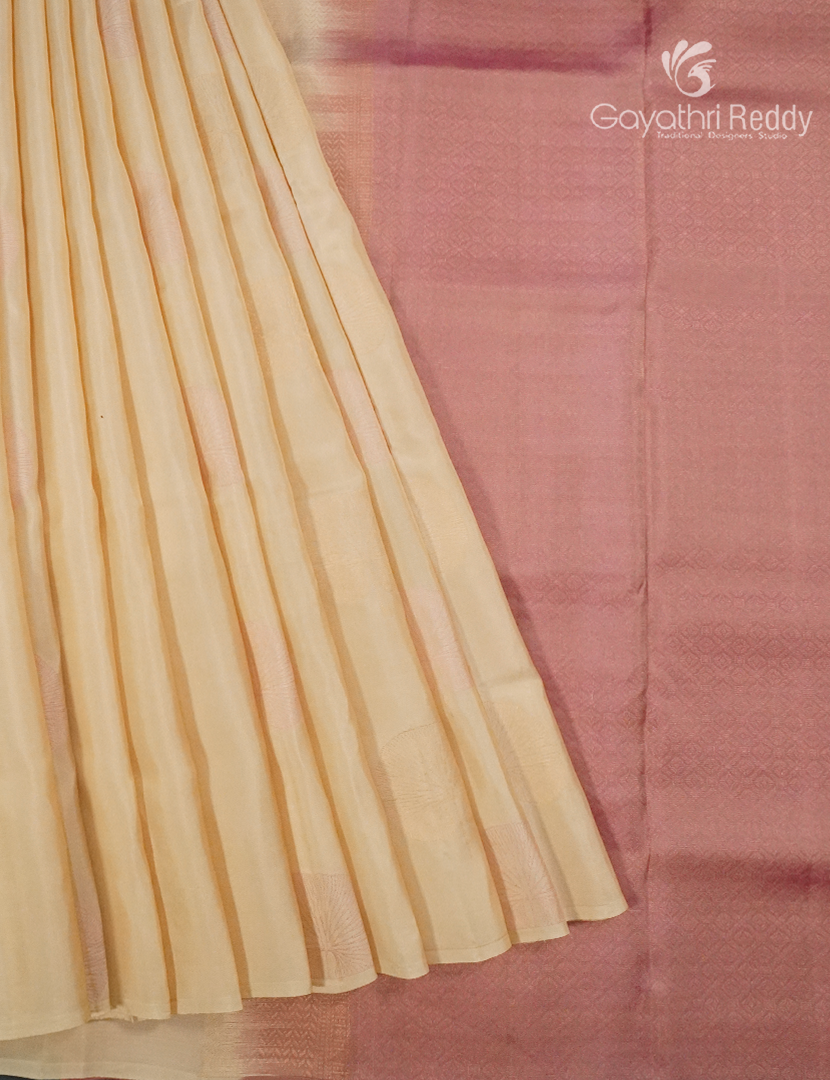 Pure Kanchipuram Silk  Saree in Cream ( Butta Style )