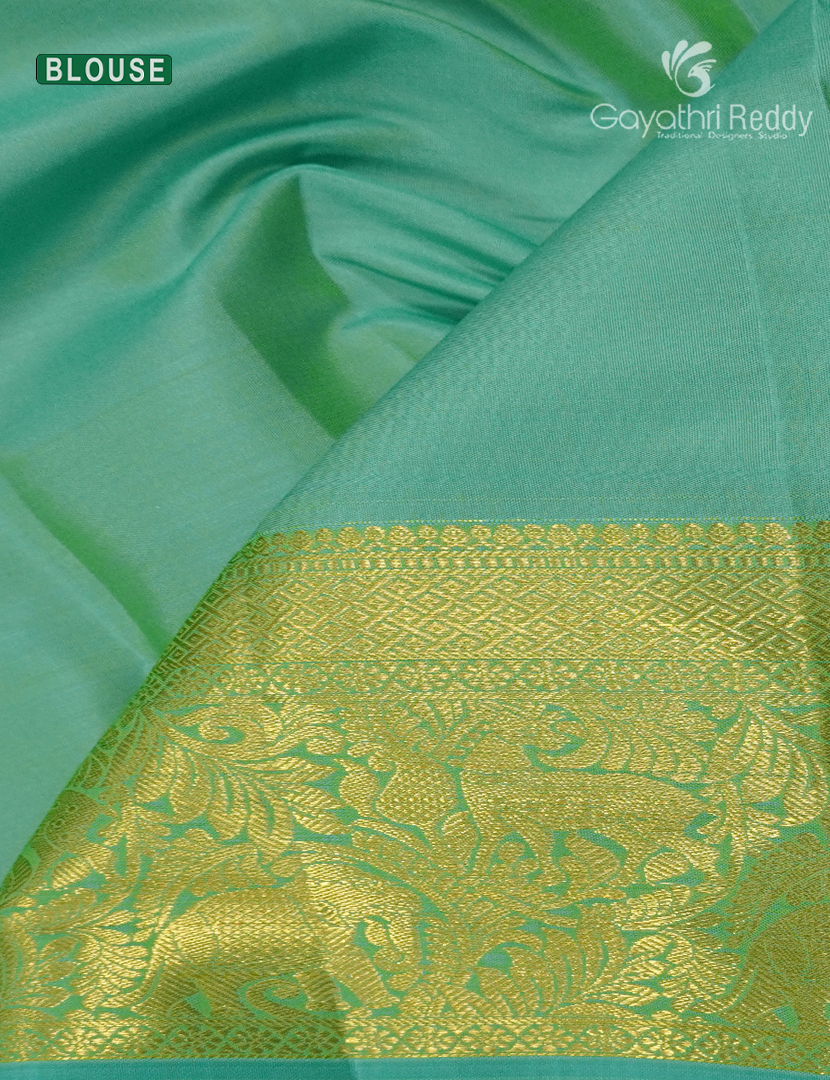 Pure  Kanchipuram Silk Saree in Light Green (Butta Pattern )