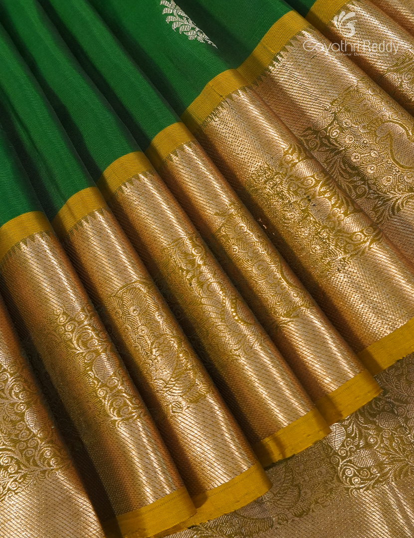 Pure Kanchipuram Silk Saree in Deep Green and Mustard