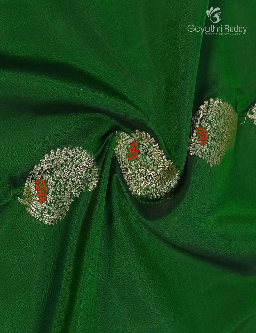 Pure Kanchipuram Silk Saree in Deep Green and Mustard
