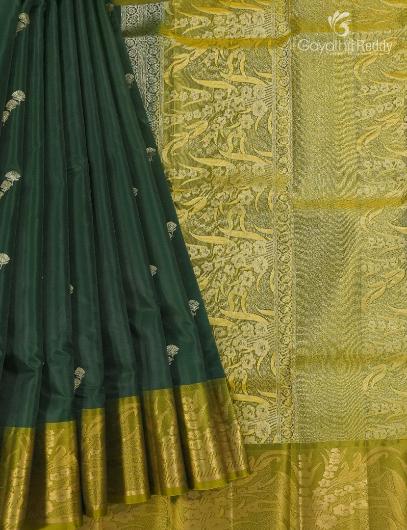 Pure Kanchipuram Silk Saree in Bottle Green and Mehendi Green