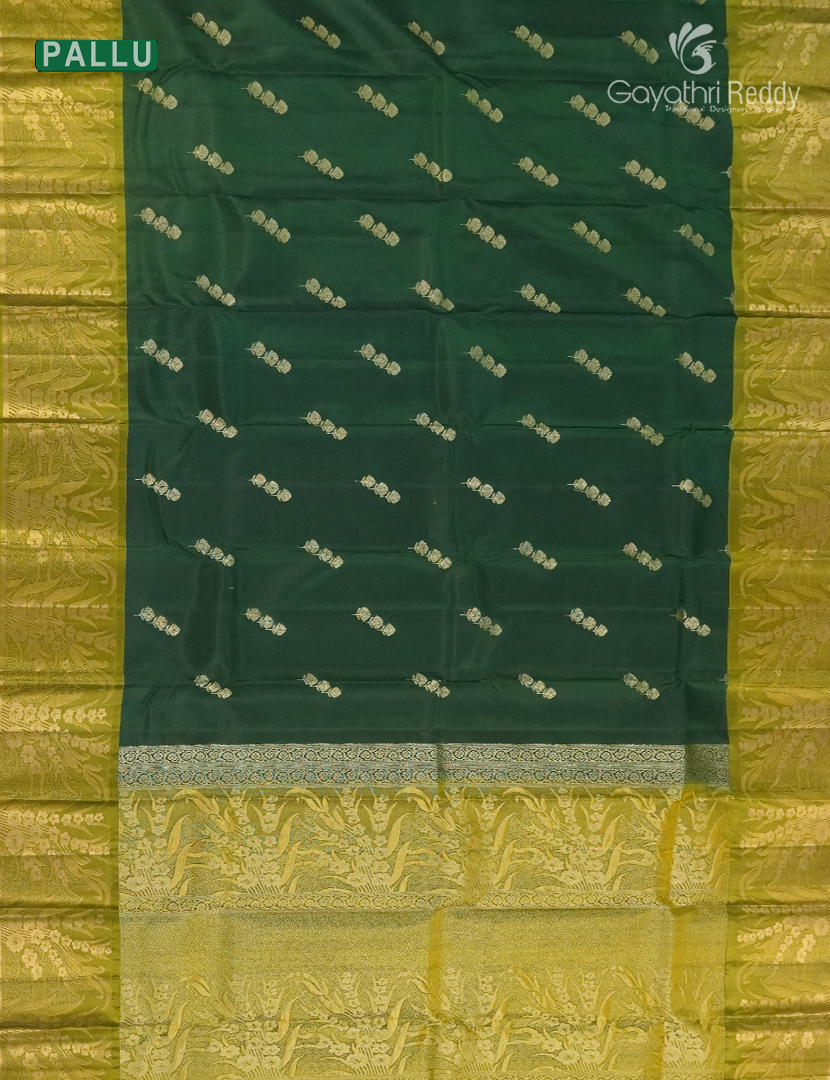 Pure Kanchipuram Silk Saree in Bottle Green and Mehendi Green