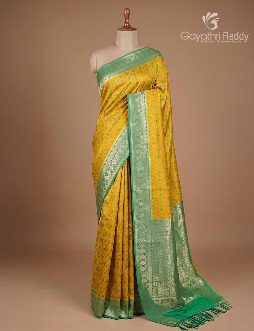 Semi Kanchipuram Silk Saree in Dry mehendi and  Parrot Green