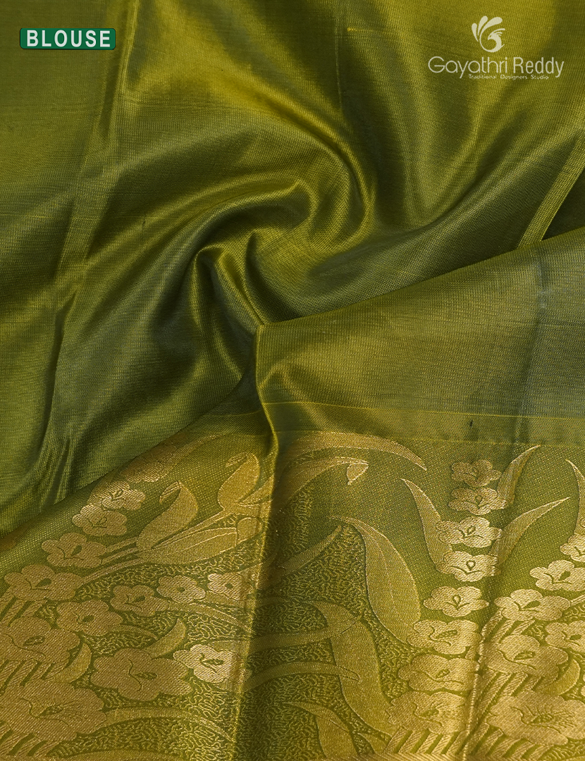 Pure Kanchipuram Silk Saree in Bottle Green and Mehendi Green