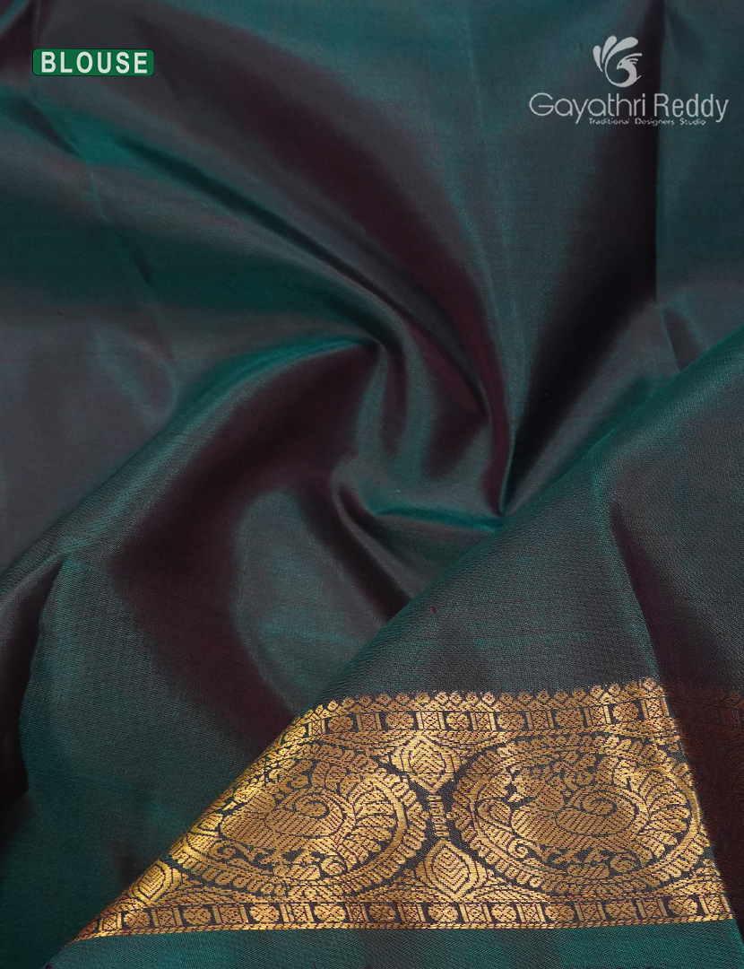 Pure Kanchipuram Silk Saree in Red and Green