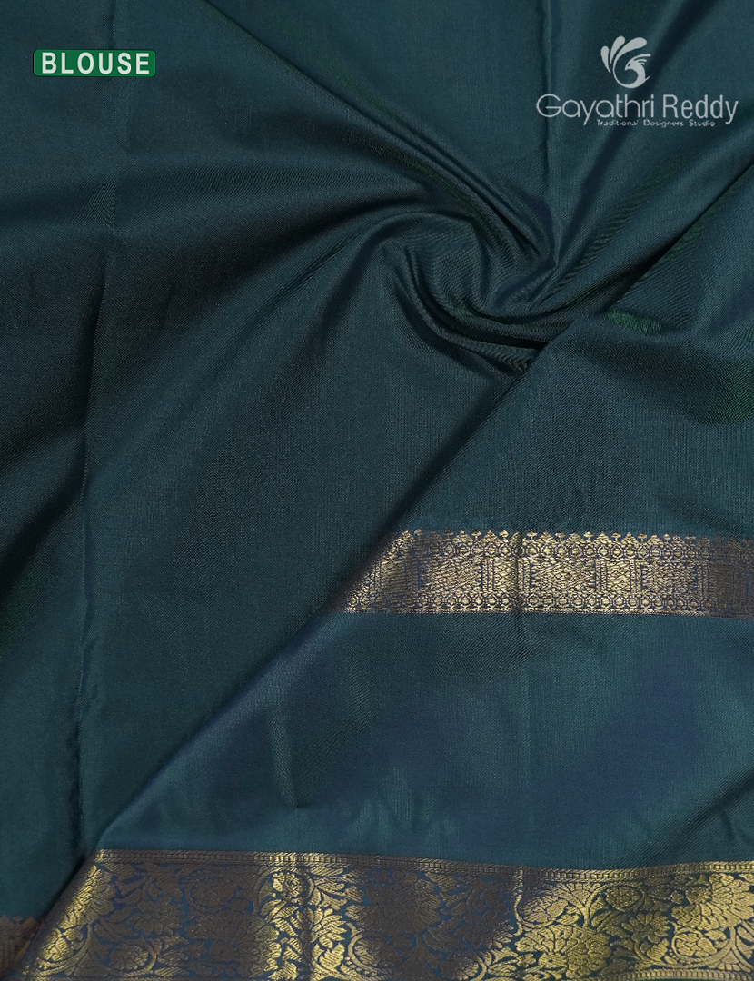 Semi Kanchipuram Silk Saree in Deep Magenta and Deep Peacock Green