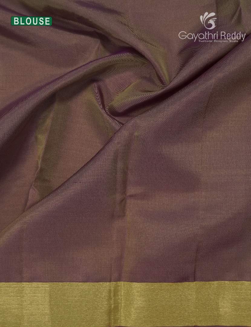 Pure Kanchipuram Silk Saree in Pista Green ( Small Borders )