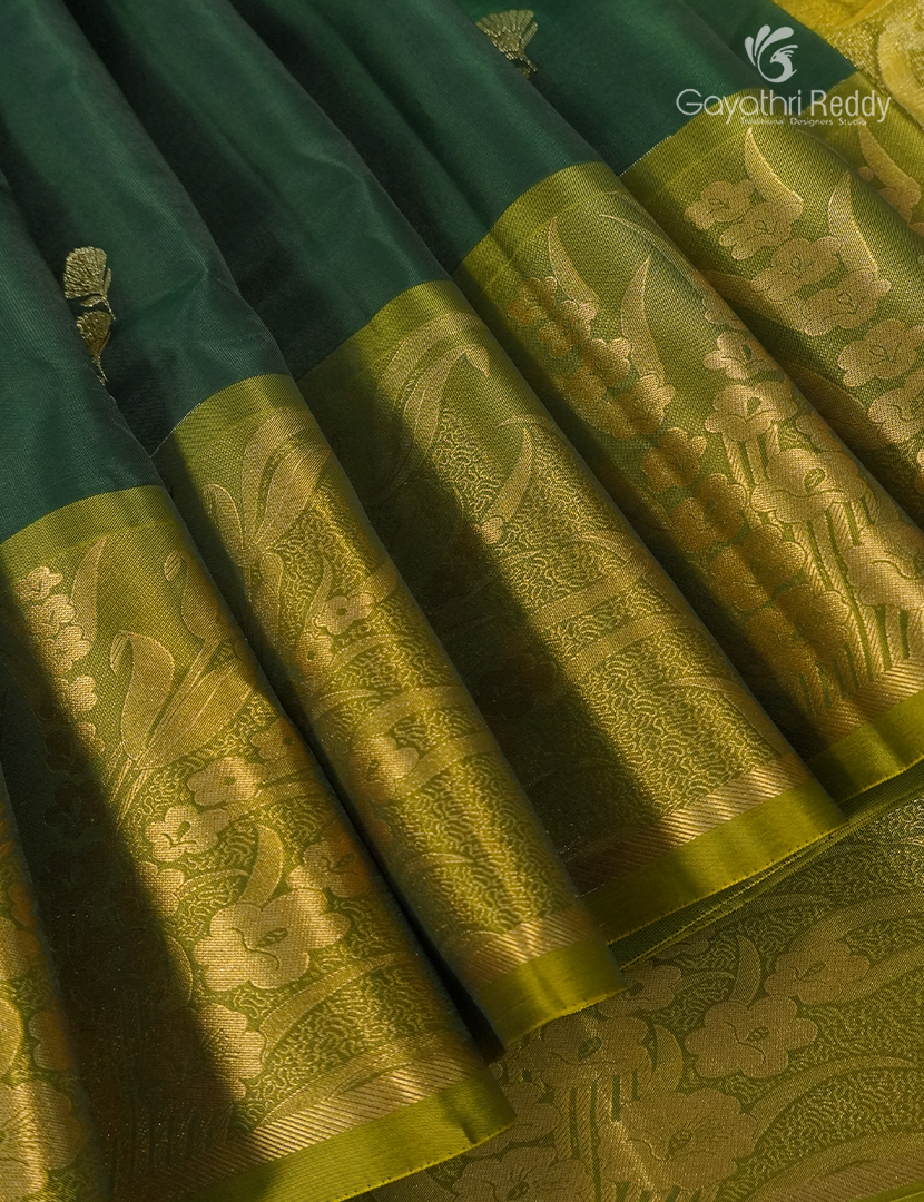 Pure Kanchipuram Silk Saree in Bottle Green and Mehendi Green