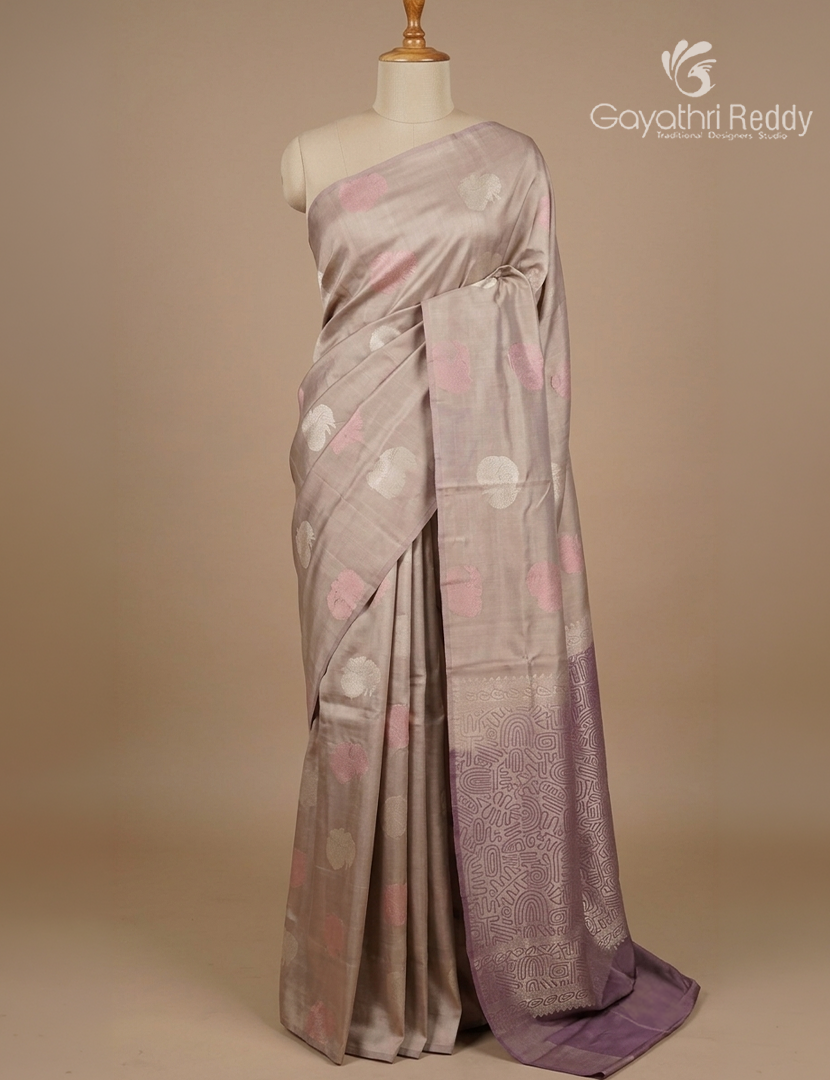 Pure Kanchipuram Silk  Saree in Ivory( Butta Style )