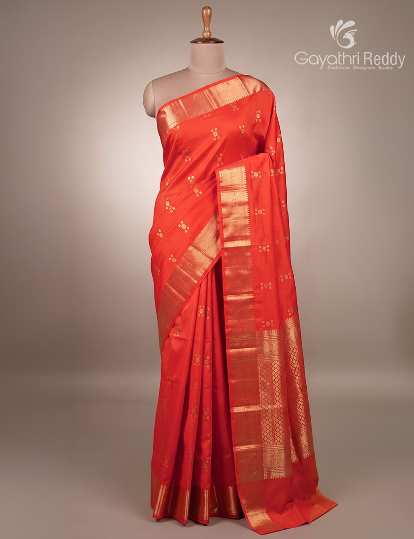 Pure Kanchipuram Silk Saree in Crimson Red (Medium Borders )