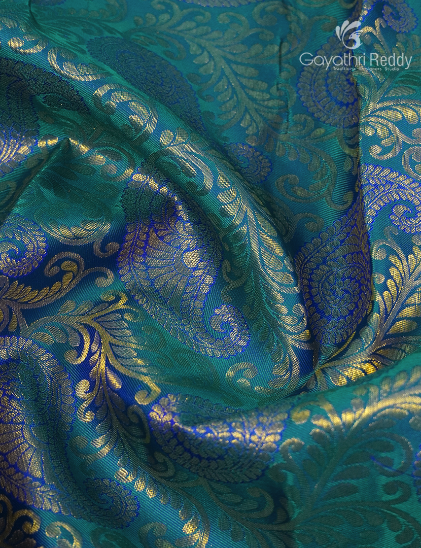 Pure Kanchipuram Silk Bridal Saree in Dual tone of Peacock blue and Peacock Green