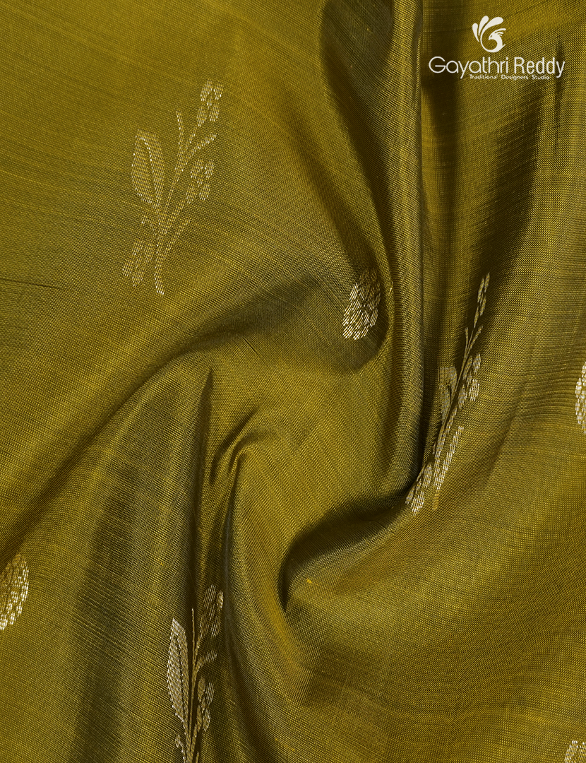 Light weight kanchipuram Silk  Saree in Mehendi Green and Purple
