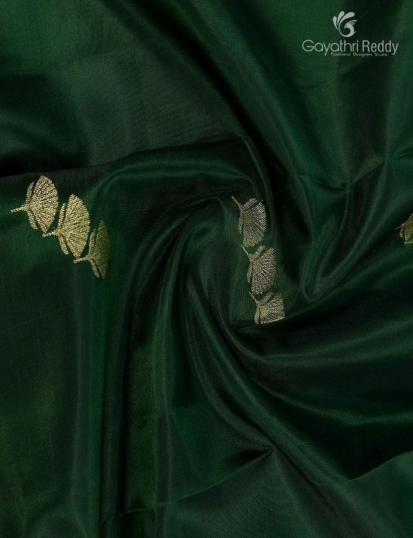 Pure Kanchipuram Silk Saree in Bottle Green and Mehendi Green