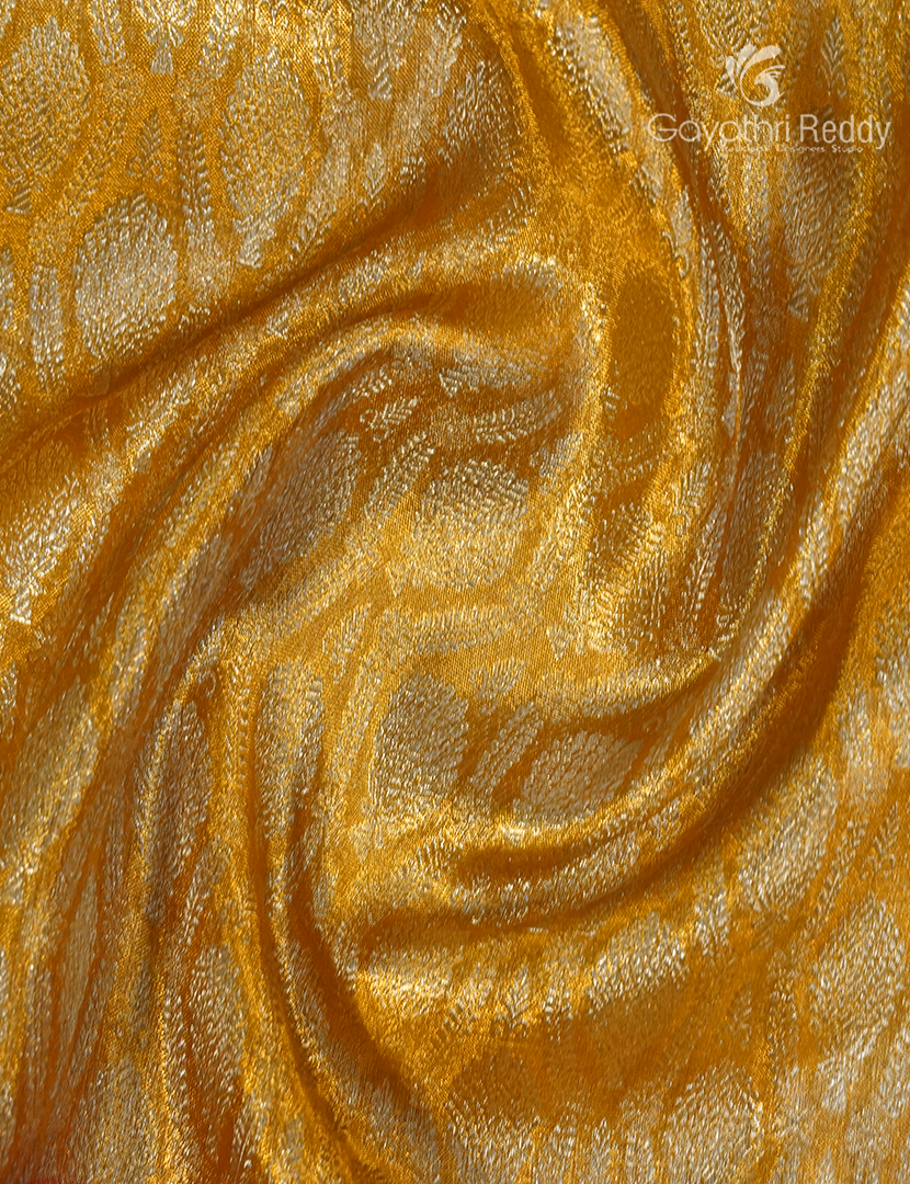 Pure Kanjivaram Wedding Silk in Gold and Bridal Red