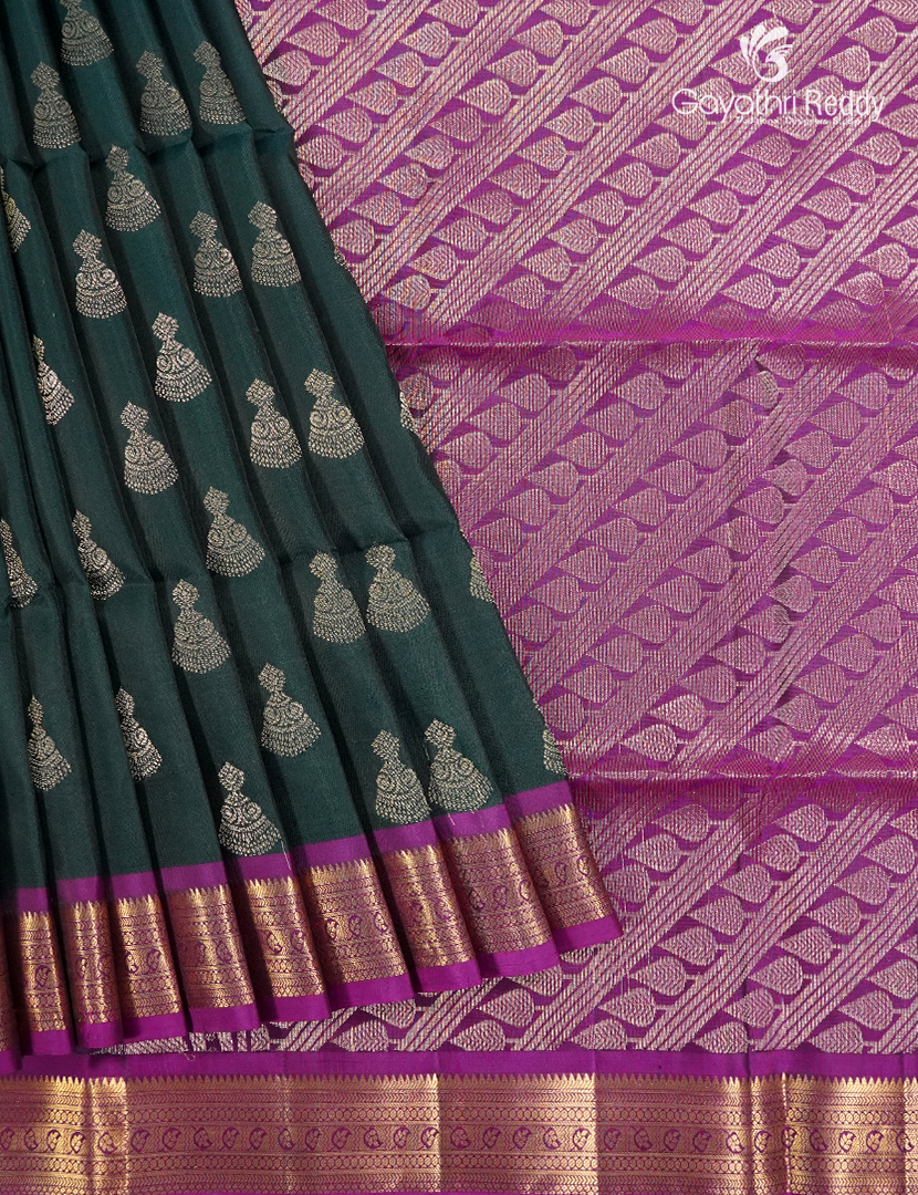 Light weight Kanchipuram Silk Saree in Bottle Green and Magenta