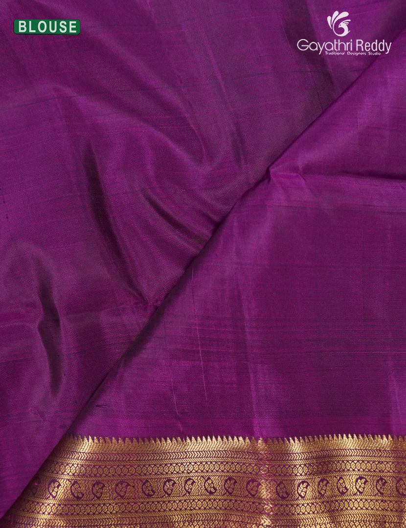 Light weight Kanchipuram Silk Saree in Bottle Green and Magenta