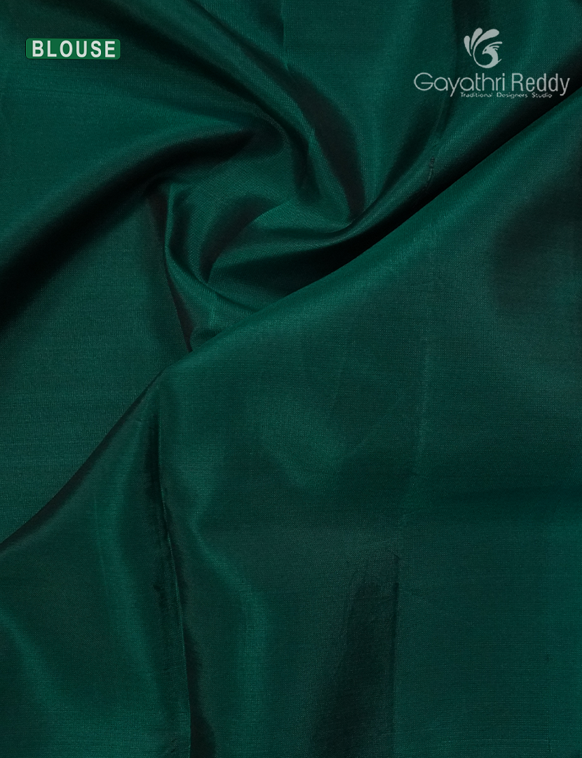 Pure Kanchipuram Silk  Saree in Off- White ( Butta Style )