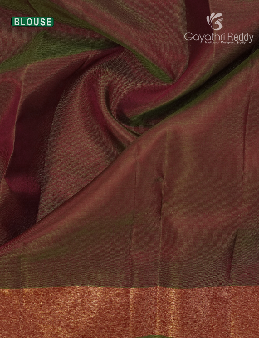 Pure Kanchipuram Silk Saree in Maroon Red ( Small Borders )