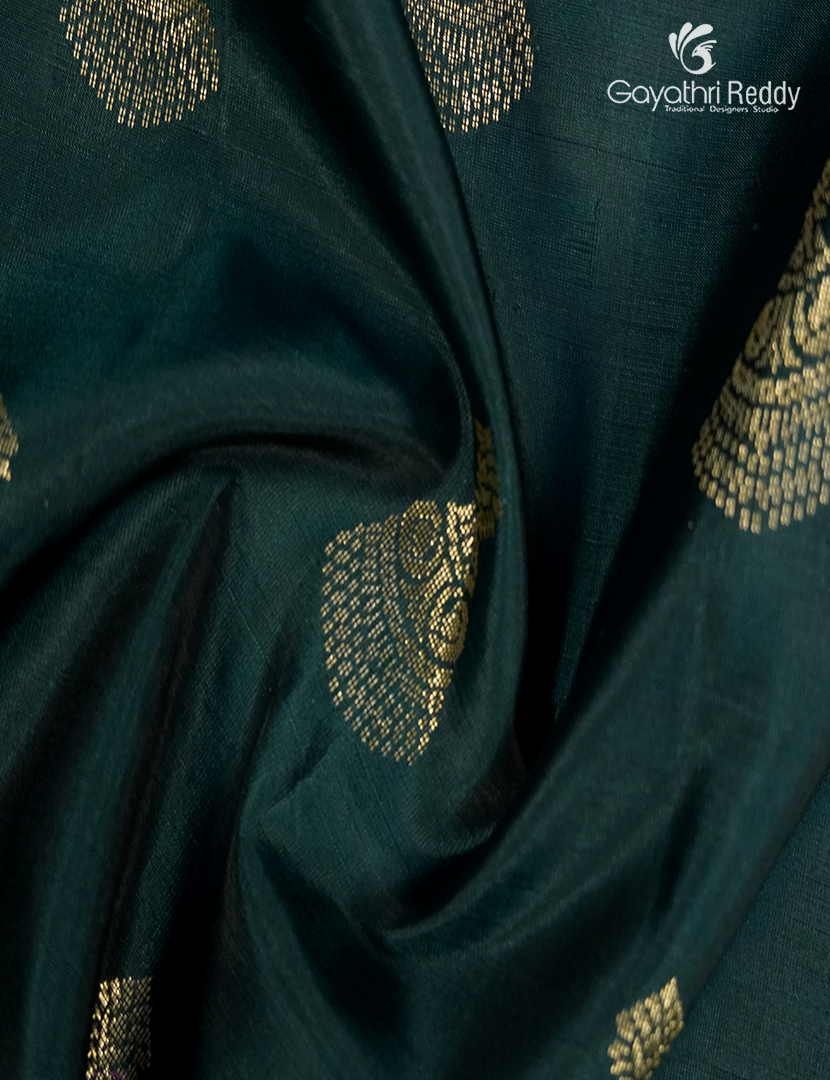 Light weight Kanchipuram Silk Saree in Bottle Green and Magenta