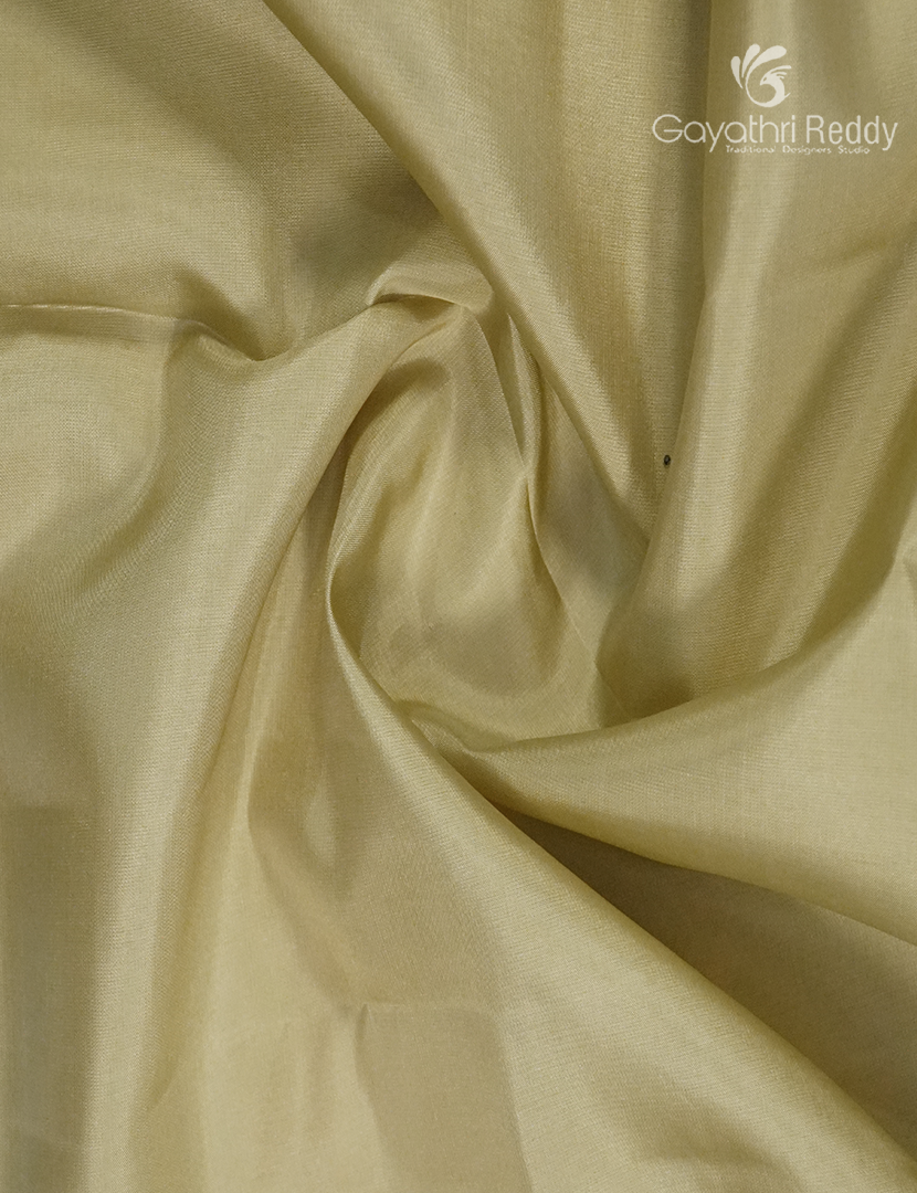 Pure Kanchipuram Silk  Saree in Off- White ( Butta Style )