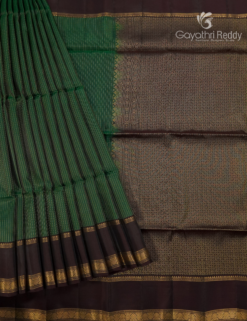 Pure  Kanchipuram Light Weight Silk Saree in Green and Deep Snuff