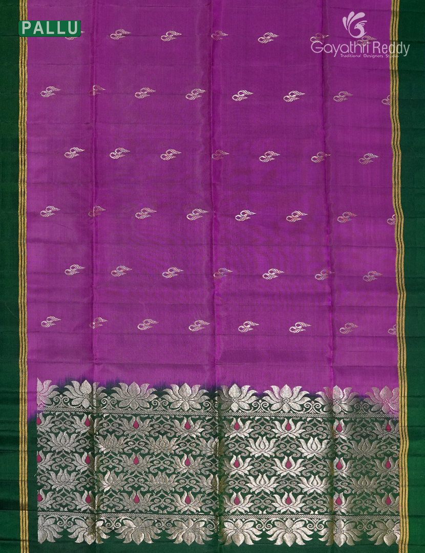 Light weight Kanchipuram Silk Saree in Magenta and Bottle Green