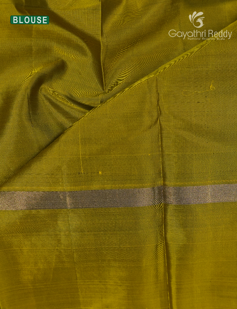 Pure Kanchipuram  Festive Silk in Navy blue and drymehendi